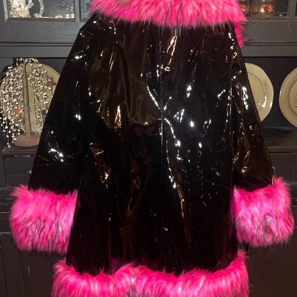 Widow Vinyl Faux Fur Coat ( XXL) - Picture 8 of 10